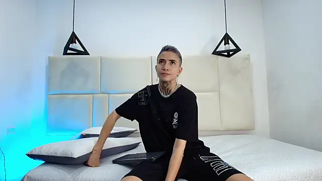 Snapshot of Tinny_and_Candy chatting on 03.19.25 Tinny and Candy online show from 03.19.25