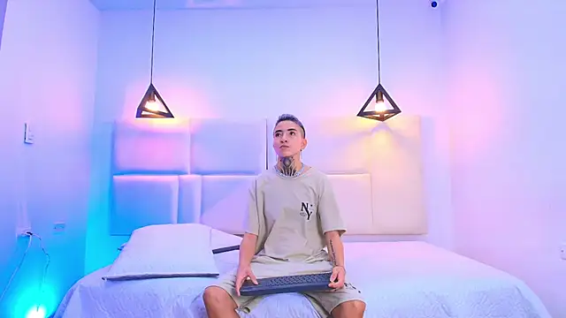 Snapshot of Tinny_and_Candy chatting on 03.21.25 Tinny and Candy online show from 03.21.25