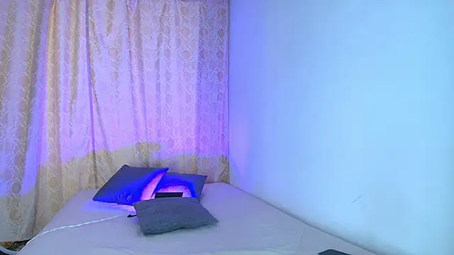 Tinny and Candy online show from 04.13.26