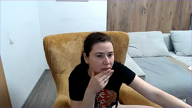 Snapshot of VioletaFlower7 chatting on 05.17.26 VioletaFlower7 online show from 05.17.26