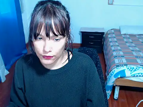 Snapshot of home_vlak chatting on 12.16.25 home vlak online show from 12.16.25