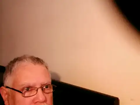 Snapshot of 100Tauros chatting on 02.26.25 100Tauros online show from 02.26.25