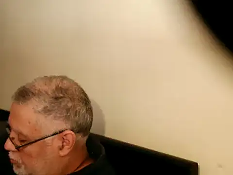 Snapshot of 100Tauros chatting on 02.26.25 100Tauros online show from 02.26.25