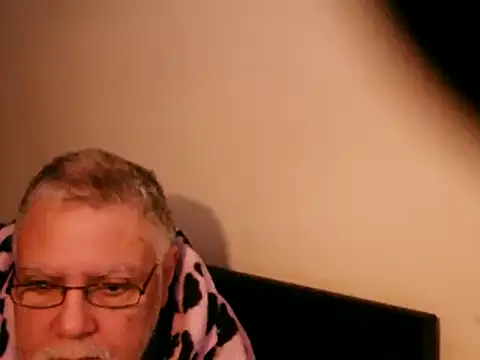 Snapshot of 100Tauros chatting on 03.01.25 100Tauros online show from 03.01.25