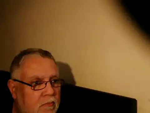 Snapshot of 100Tauros chatting on 03.01.25 100Tauros online show from 03.01.25