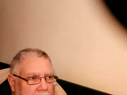 Snapshot of 100Tauros chatting on 03.03.25 100Tauros online show from 03.03.25