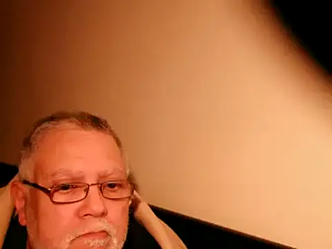 Snapshot of 100Tauros chatting on 03.03.25 100Tauros online show from 03.03.25