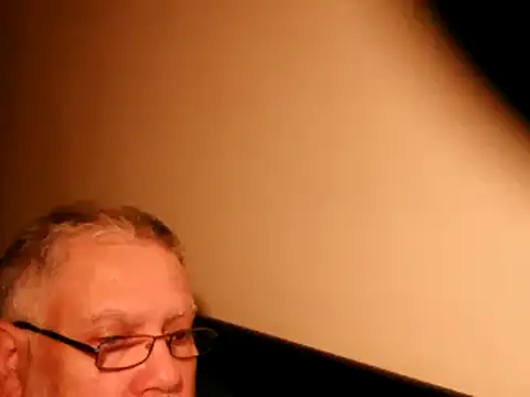 Snapshot of 100Tauros chatting on 03.04.25 100Tauros online show from 03.04.25