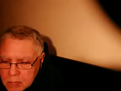 Snapshot of 100Tauros chatting on 03.05.25 100Tauros online show from 03.05.25