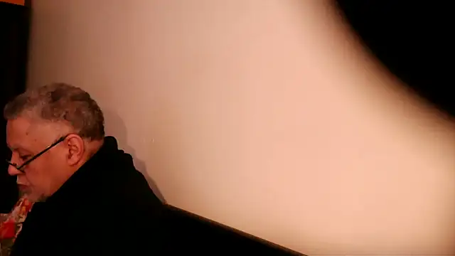 Snapshot of 100Tauros chatting on 03.07.25 100Tauros online show from 03.07.25