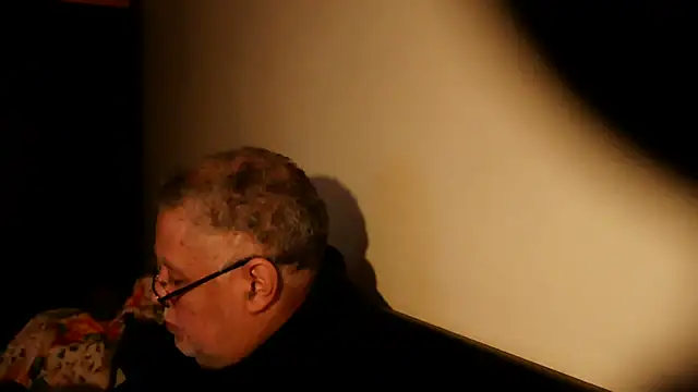 Snapshot of 100Tauros chatting on 03.07.25 100Tauros online show from 03.07.25