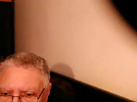 Snapshot of 100Tauros chatting on 03.08.25 100Tauros online show from 03.08.25