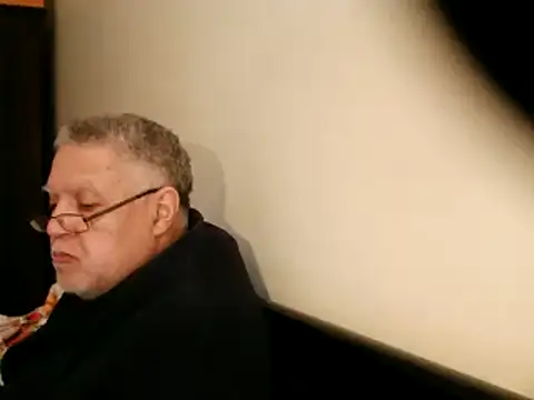 Snapshot of 100Tauros chatting on 03.08.25 100Tauros online show from 03.08.25