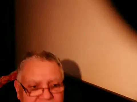 Snapshot of 100Tauros chatting on 03.08.25 100Tauros online show from 03.08.25