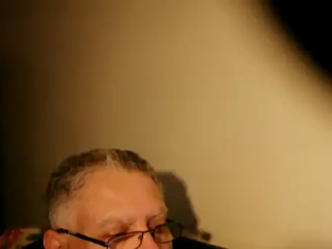 Snapshot of 100Tauros chatting on 03.11.25 100Tauros online show from 03.11.25