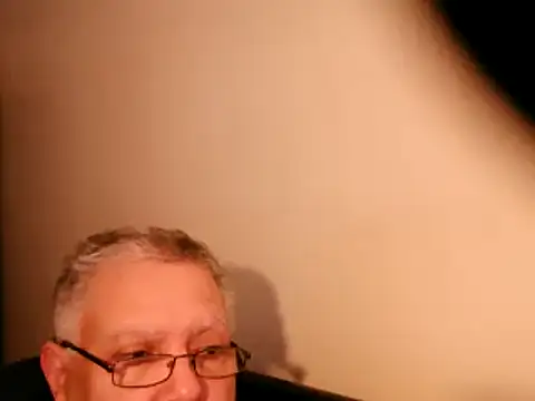 Snapshot of 100Tauros chatting on 03.12.25 100Tauros online show from 03.12.25