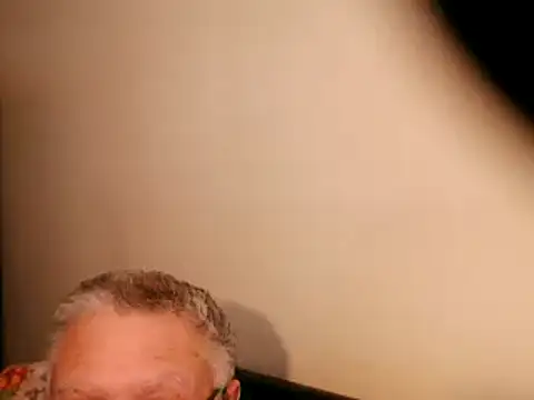 Snapshot of 100Tauros chatting on 03.12.25 100Tauros online show from 03.12.25