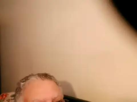 Snapshot of 100Tauros chatting on 03.12.25 100Tauros online show from 03.12.25