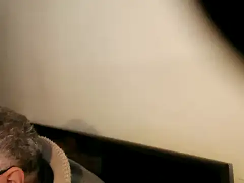 Snapshot of 100Tauros chatting on 03.22.25 100Tauros online show from 03.22.25