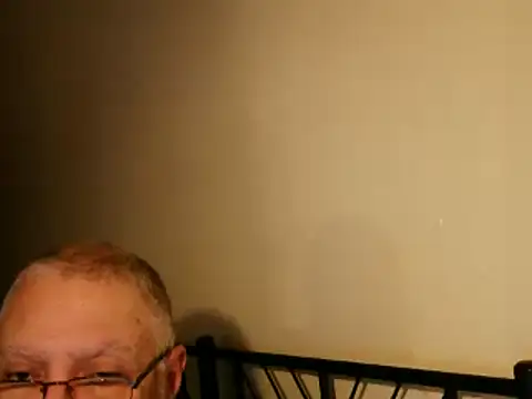 Snapshot of 100Tauros chatting on 09.09.25 100Tauros online show from 09.09.25