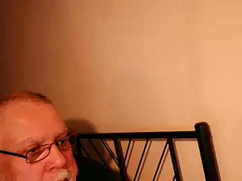 Snapshot of 100Tauros chatting on 09.10.25 100Tauros online show from 09.10.25