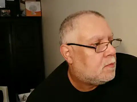 Snapshot of 100Tauros chatting on 09.11.25 100Tauros online show from 09.11.25