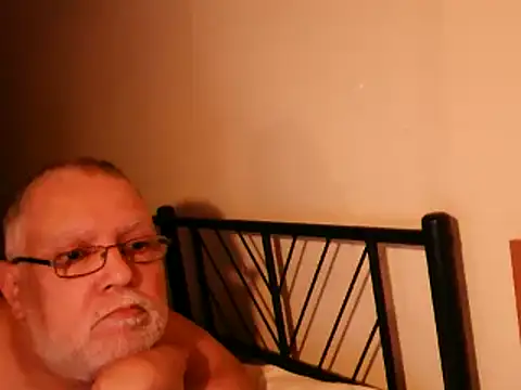 Snapshot of 100Tauros chatting on 09.12.25 100Tauros online show from 09.12.25