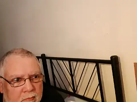 Snapshot of 100Tauros chatting on 09.13.25 100Tauros online show from 09.13.25