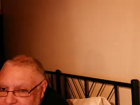 Snapshot of 100Tauros chatting on 09.15.25 100Tauros online show from 09.15.25