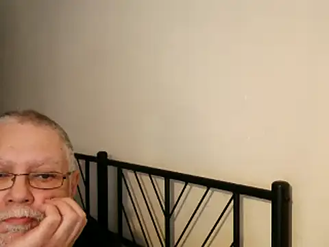 Snapshot of 100Tauros chatting on 09.21.25 100Tauros online show from 09.21.25