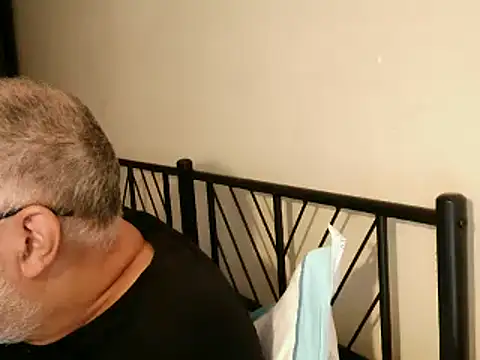 Snapshot of 100Tauros chatting on 09.27.25 100Tauros online show from 09.27.25