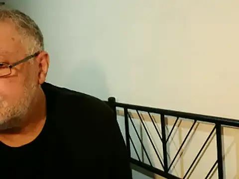 Snapshot of 100Tauros chatting on 10.04.25 100Tauros online show from 10.04.25