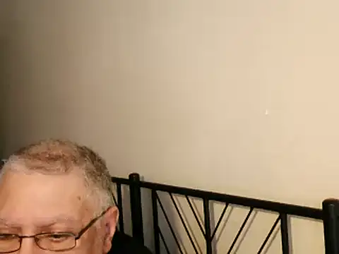 Snapshot of 100Tauros chatting on 10.06.25 100Tauros online show from 10.06.25