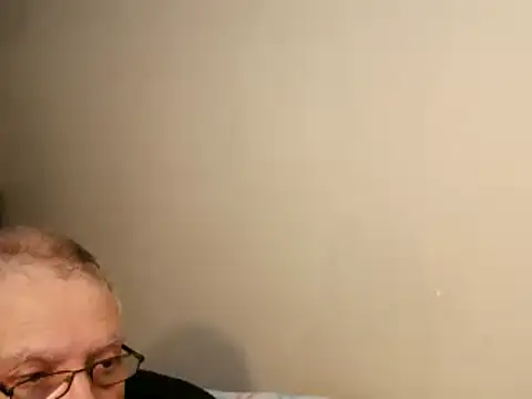 Snapshot of 100Tauros chatting on 10.07.25 100Tauros online show from 10.07.25