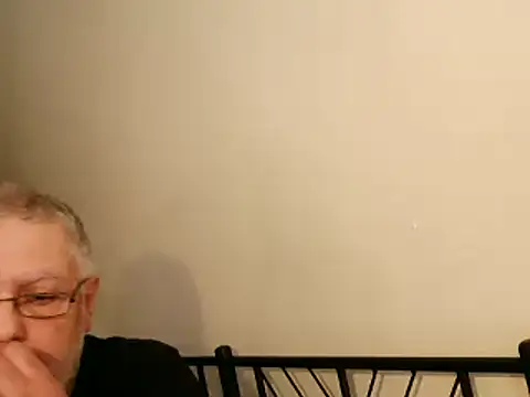 Snapshot of 100Tauros chatting on 10.08.25 100Tauros online show from 10.08.25