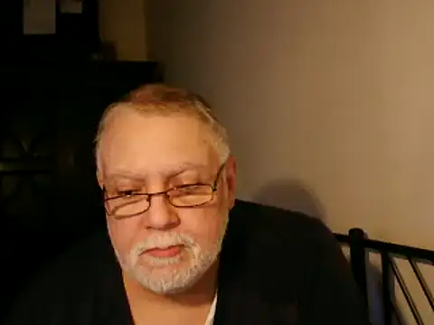 Snapshot of 100Tauros chatting on 10.12.25 100Tauros online show from 10.12.25