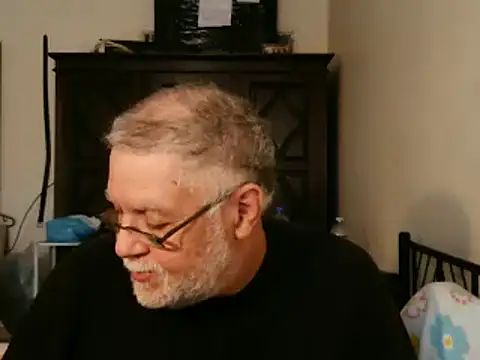 Snapshot of 100Tauros chatting on 10.17.25 100Tauros online show from 10.17.25