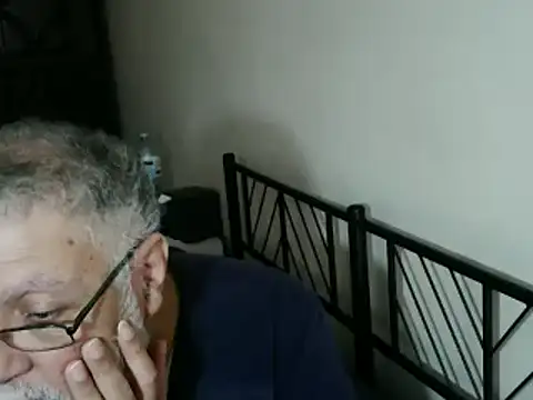 Snapshot of 100Tauros chatting on 10.20.25 100Tauros online show from 10.20.25