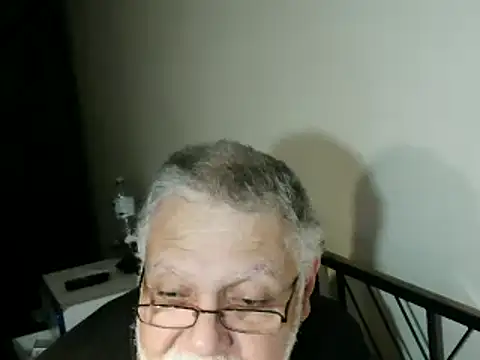 Snapshot of 100Tauros chatting on 10.21.25 100Tauros online show from 10.21.25