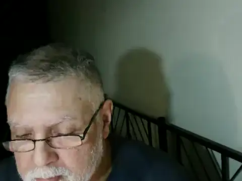 Snapshot of 100Tauros chatting on 10.23.25 100Tauros online show from 10.23.25