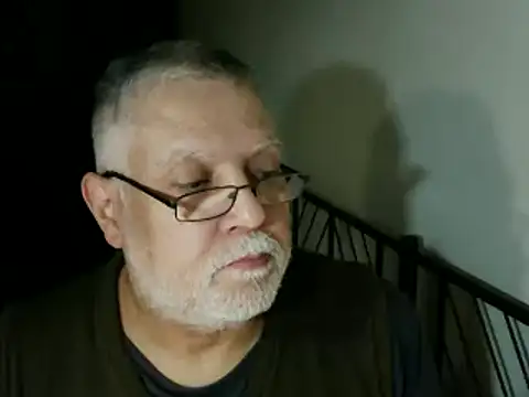 Snapshot of 100Tauros chatting on 10.25.25 100Tauros online show from 10.25.25