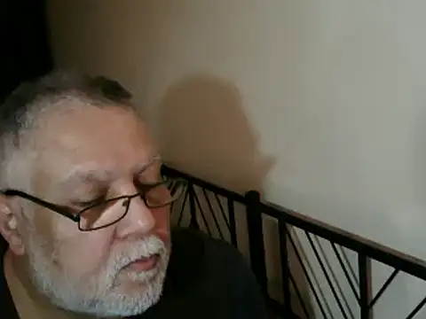 Snapshot of 100Tauros chatting on 10.27.25 100Tauros online show from 10.27.25