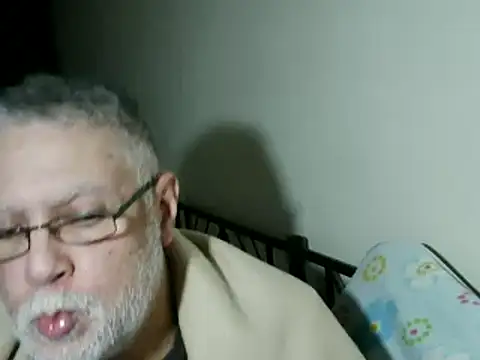 Snapshot of 100Tauros chatting on 10.30.25 100Tauros online show from 10.30.25