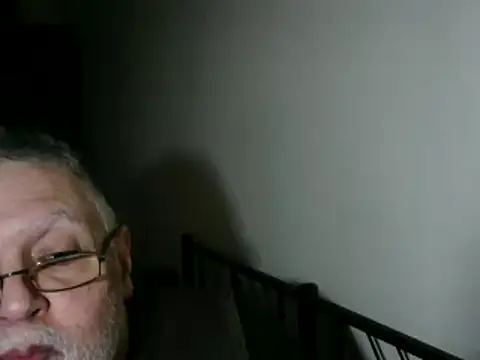 Snapshot of 100Tauros chatting on 11.03.25 100Tauros online show from 11.03.25