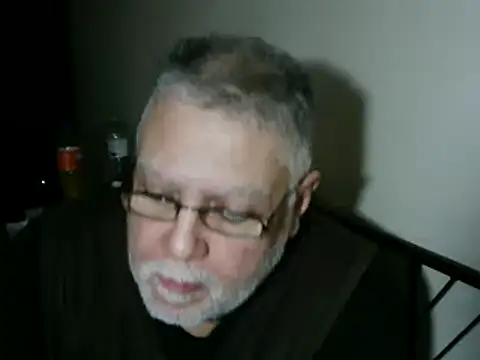 Snapshot of 100Tauros chatting on 11.04.25 100Tauros online show from 11.04.25