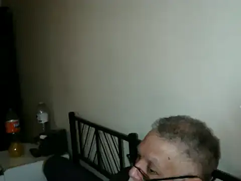 Snapshot of 100Tauros chatting on 11.05.25 100Tauros online show from 11.05.25