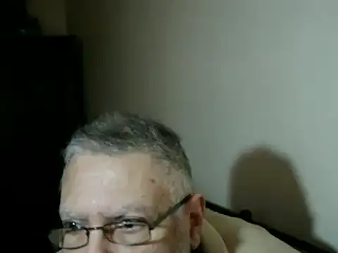 Snapshot of 100Tauros chatting on 11.07.25 100Tauros online show from 11.07.25