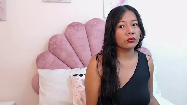 MilaaAdams online show from 07.06.26