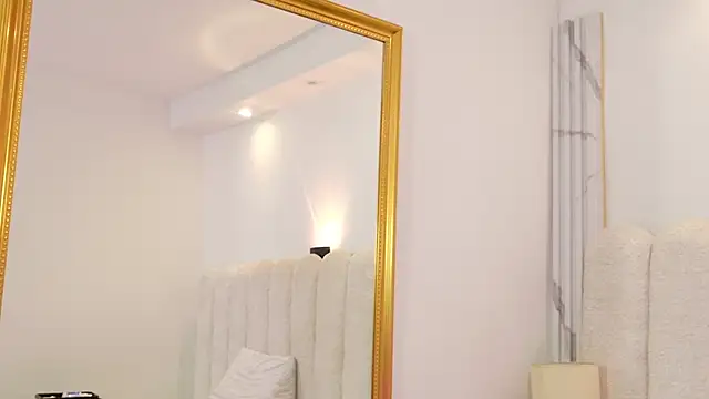 Juliabadlee online show from 11.03.25