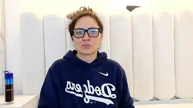 Juliabadlee online show from 02.03.26